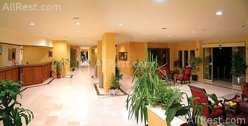Caprice Beach Hotel 8